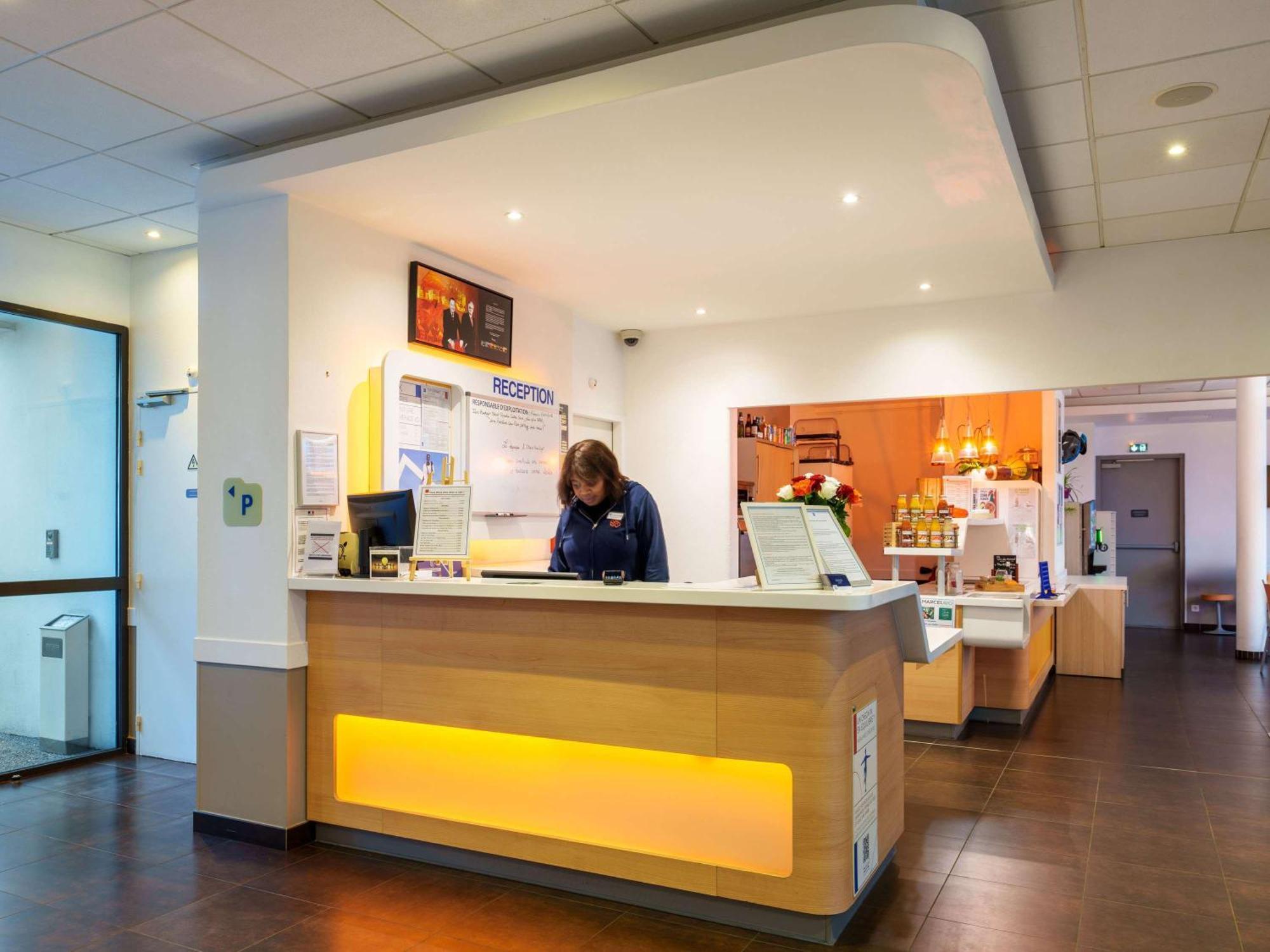 Ibis Budget Saint-Quentin Centre Gare Exteriör bild