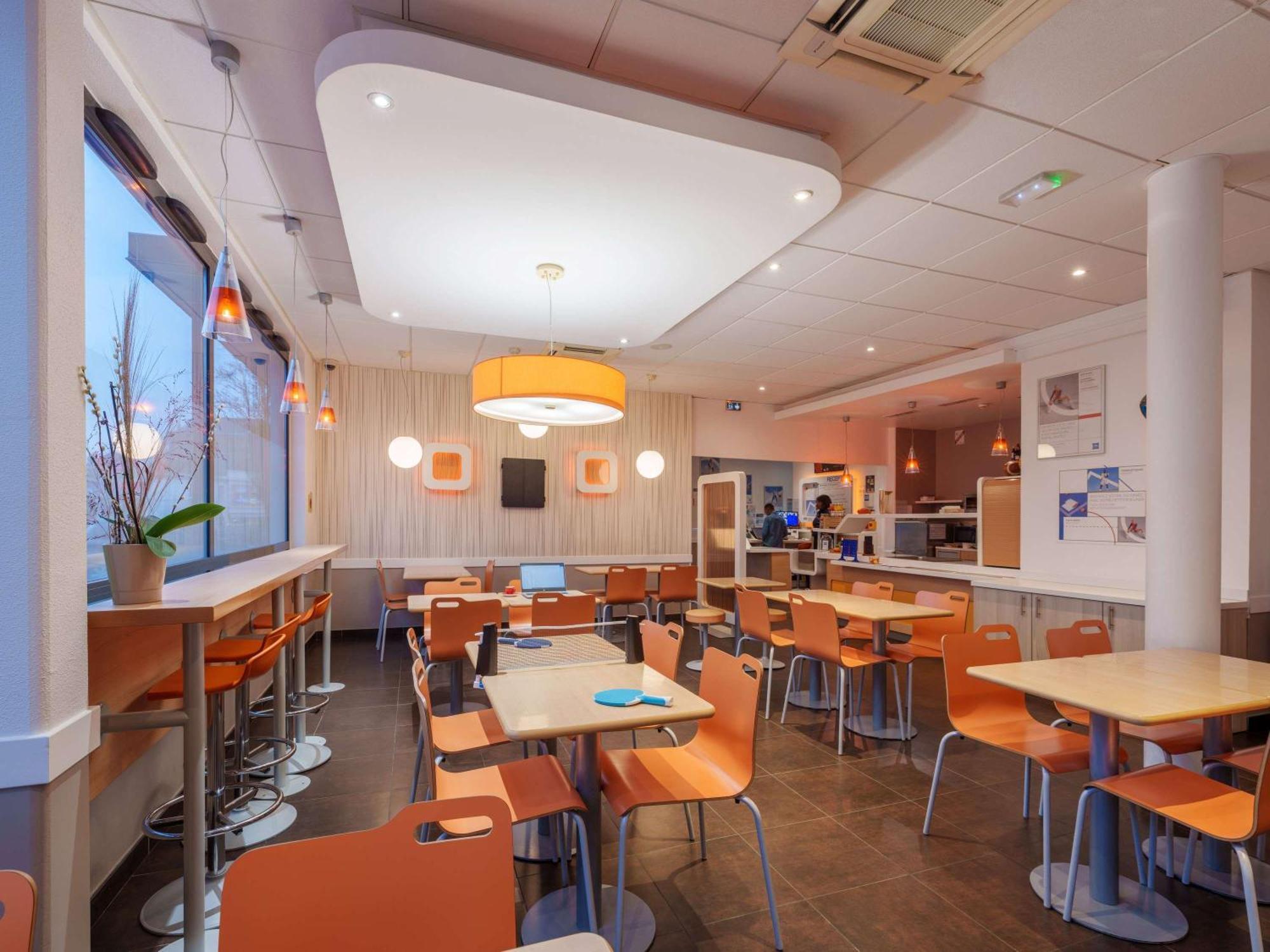 Ibis Budget Saint-Quentin Centre Gare Exteriör bild