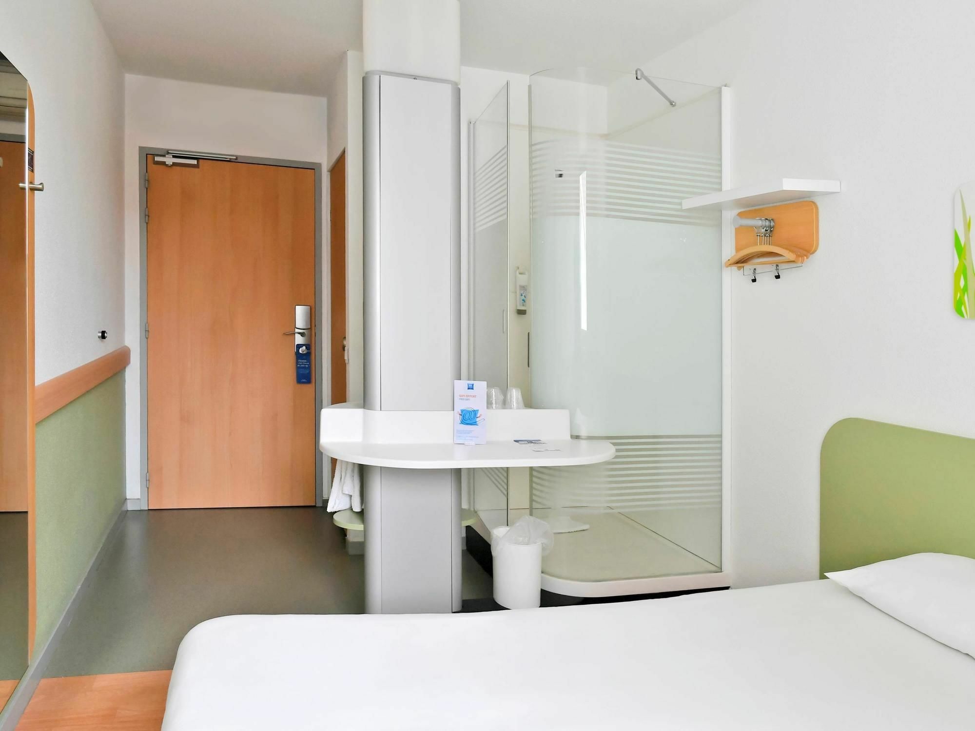 Ibis Budget Saint-Quentin Centre Gare Exteriör bild